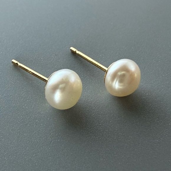 Solid 14K Gold Genuine Pearl Earrings 5mm - Picture 4 of 10